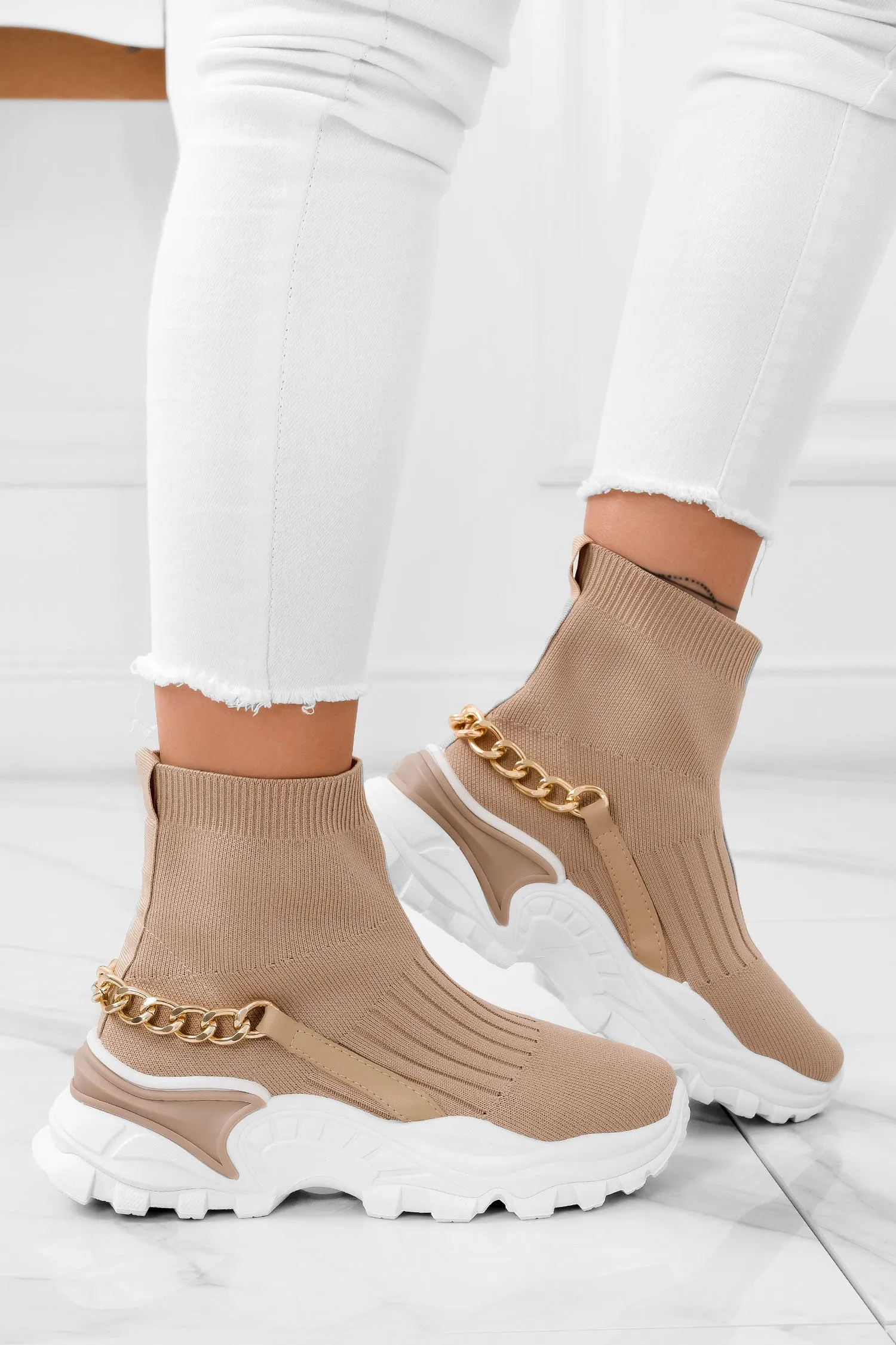 Sneakers a calzino beige con catena oro